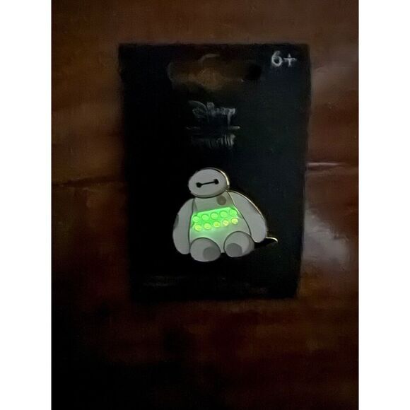 Loungefly Disney Big Hero 6 Baymax Health Rate GITD Enamel Pin - Picture 2 of 3